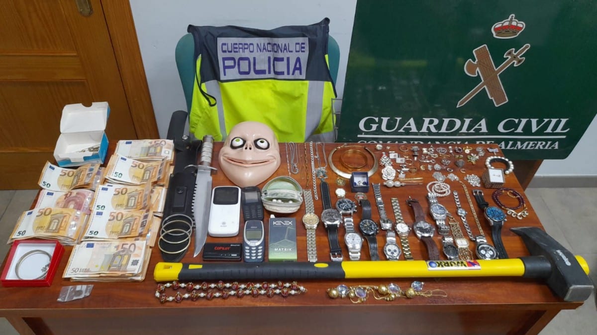 Material incautado a los ladrones. Policía Nacional