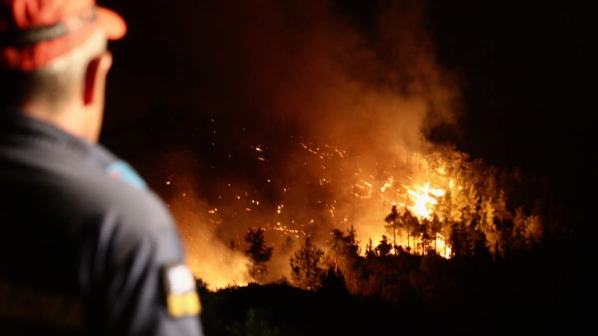 El Gobierno griego realiza en la isla de Rodas la mayor evacuación por incendio de la historia del país