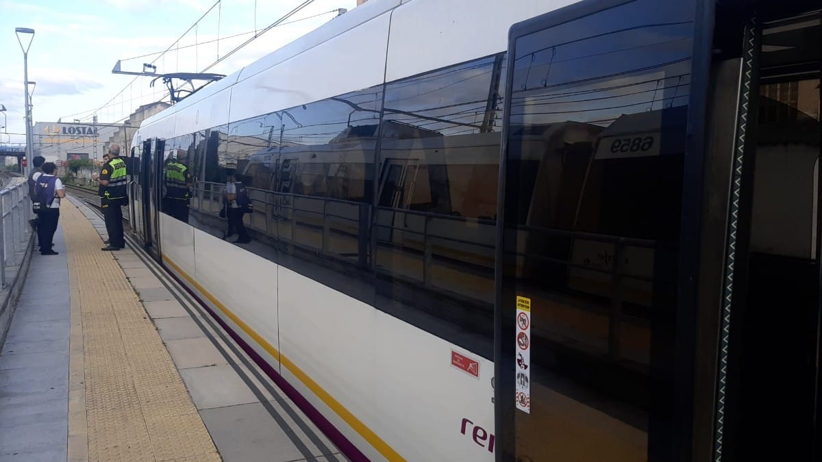 Adif abrirá una investigación por las incidencias en la circulación de trenes Valencia-Madrid en la jornada electoral