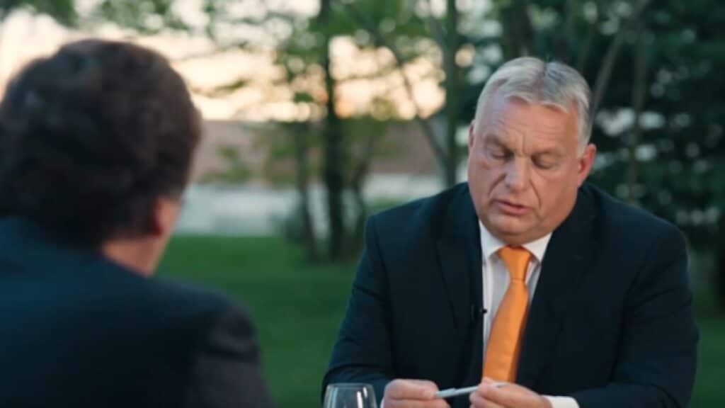 Viktor Orban en su entrevista con Tucker Carlson.
