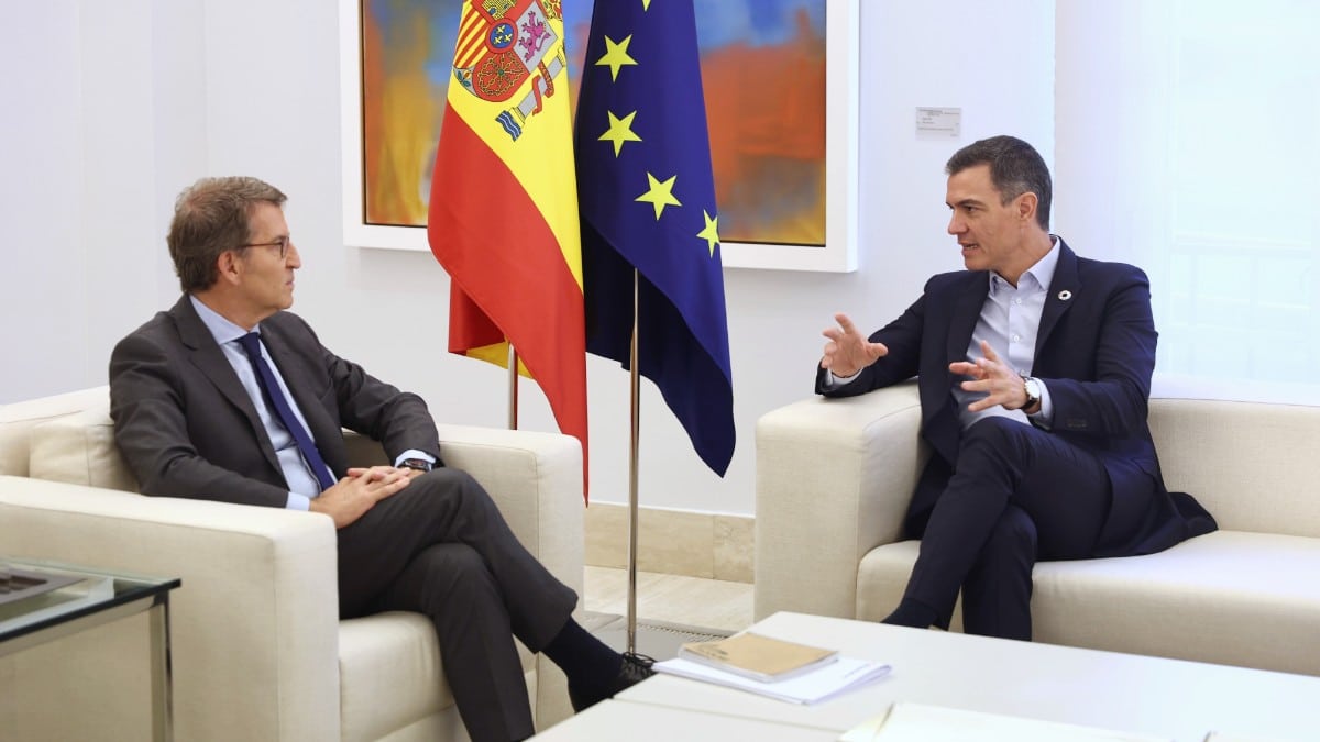 El presidente del Partido Popular, Alberto Núñez Feijoo y el presidente del Gobierno, Pedro Sánchez. Europa Press