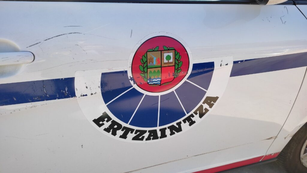 Coche patrulla de la Ertzaintza. Europa Press