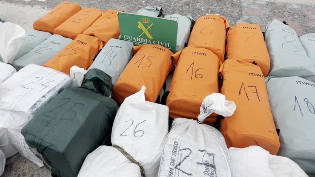 Cocaína interceptada en el velero. Europa Press