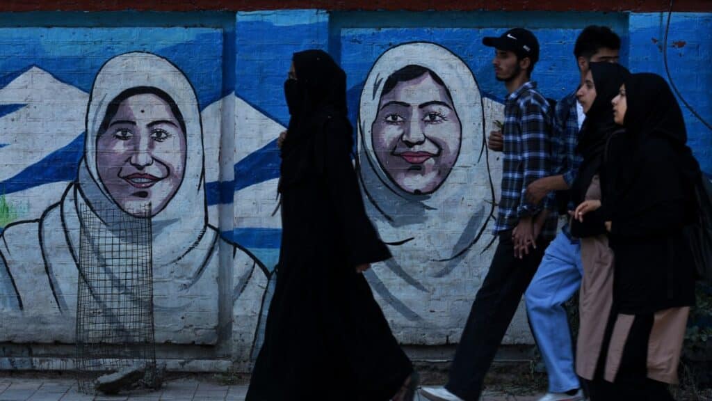 Imagen de archivo de una mujer musulamana con una abaya. Europa Press