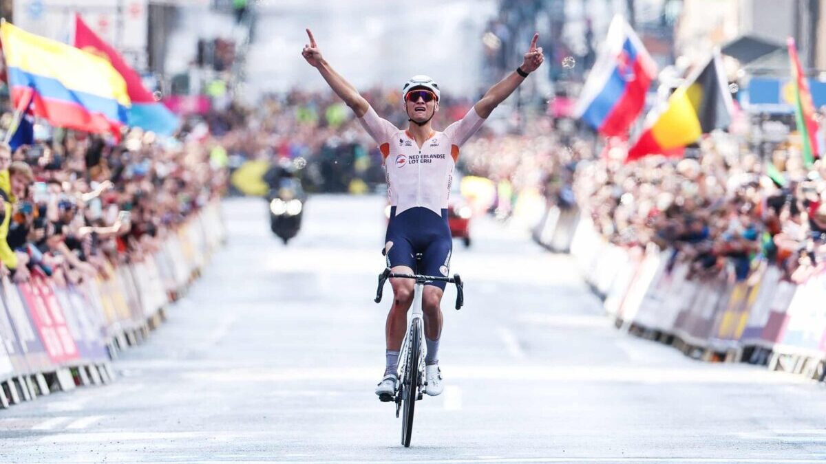 Mathieu van der Poel, campeón del mundo de ciclismo tras caída y exhibición en solitario