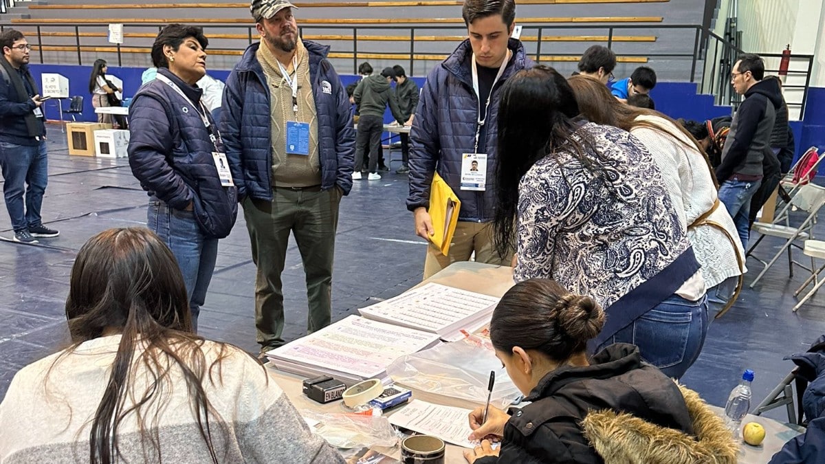 Arranca la jornada electoral en Ecuador: los analistas dan por segura la segunda vuelta
