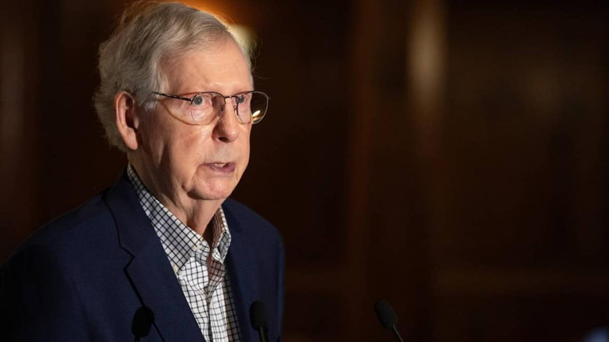El líder de los republicanos en el Senado genera preocupación tras sufrir una parálisis momentánea