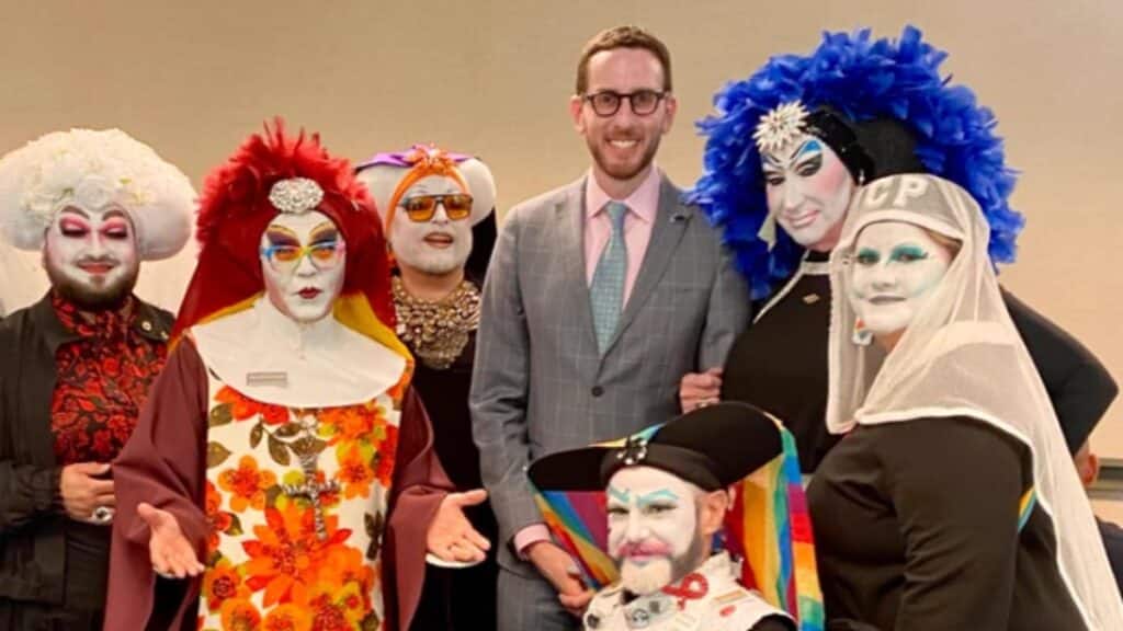 El senador Scott Wiener, coautor de la enmienda, en una fotografía compartida por él en sus redes sociales.