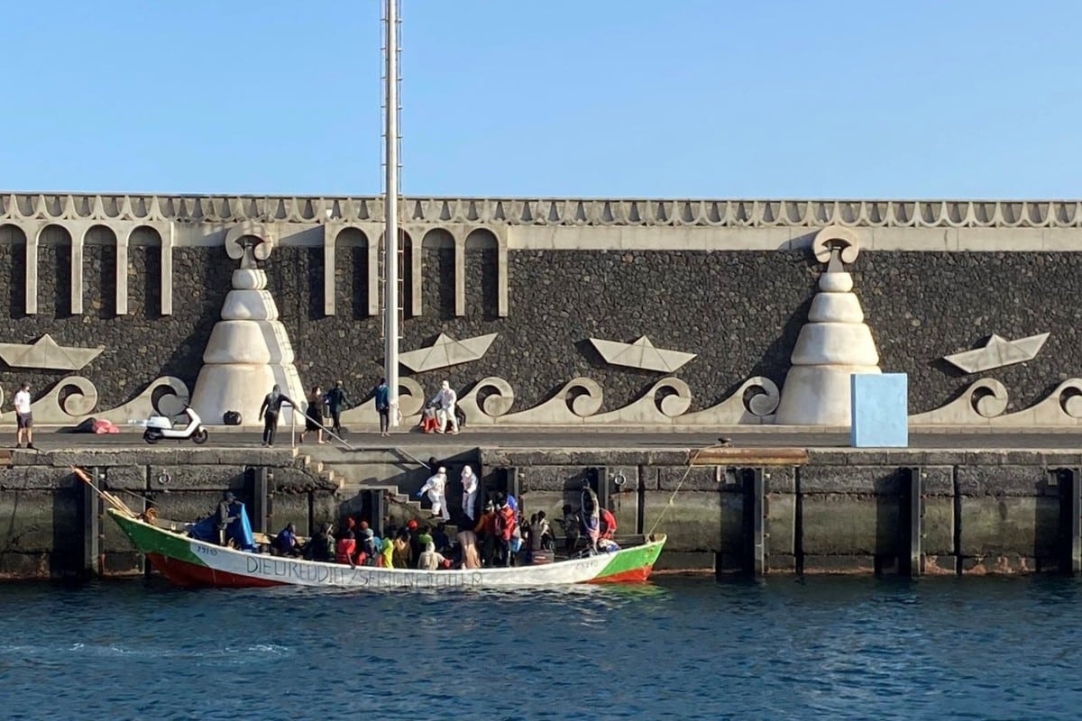 Los pescadores de El Hierro denuncian que la isla «está desbordada» por la llegada de cayucos