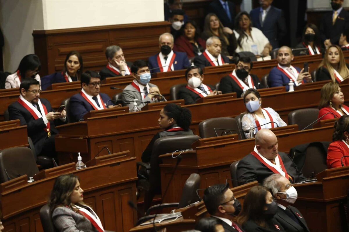 Fracasa la moción de censura contra el ministro de Energía de Perú