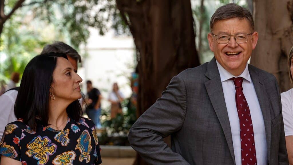 La síndica Rebeca Torró junto al expresidente de la Generalidad valenciana Ximo Puig. Europa Press