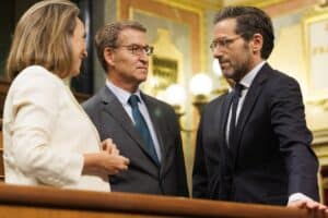 Cuca Gamarra, Alberto Núñez Feijóo y Borja Sémper en el Congreso. Europa Press.