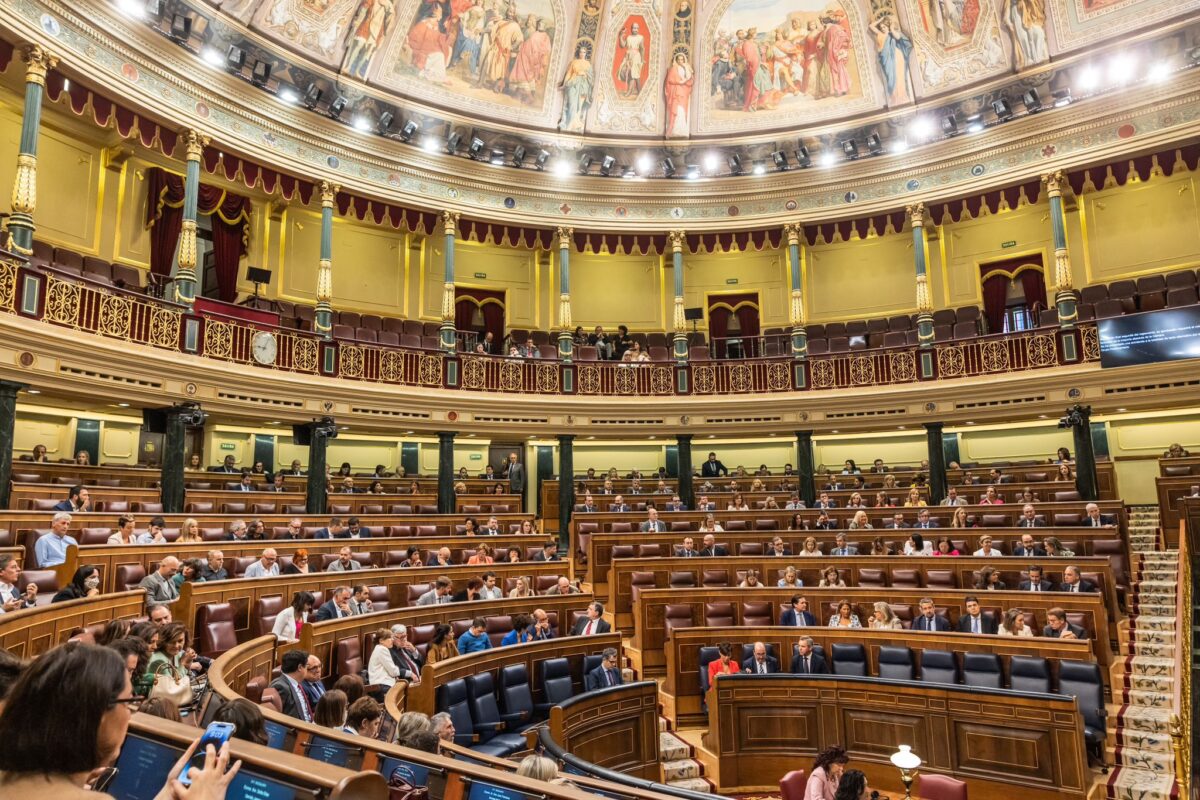 DIRECTO | El PP se abstiene en la enmienda de VOX que pedía que todos los diputados se expresen en español en el Congreso