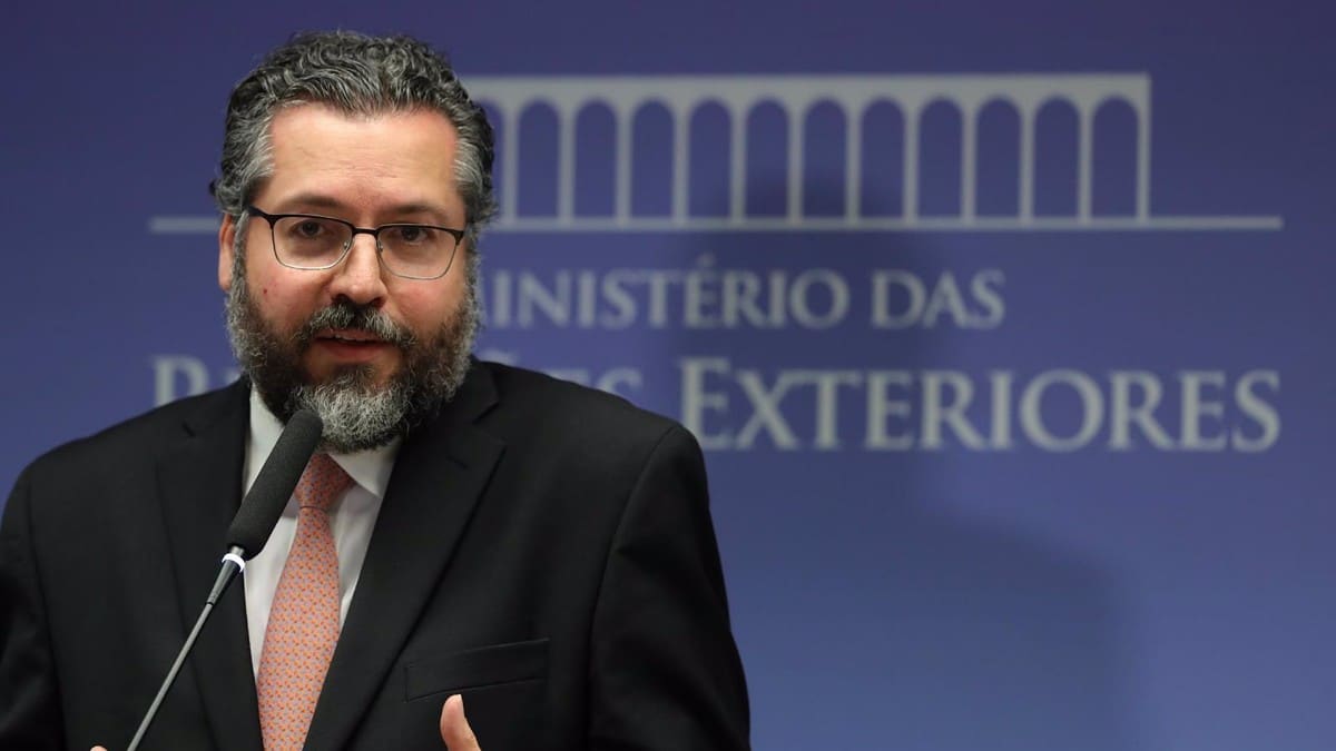 El exministro de Exteriores Ernesto Araujo denuncia la imposición de la Agenda 2030 en Brasil