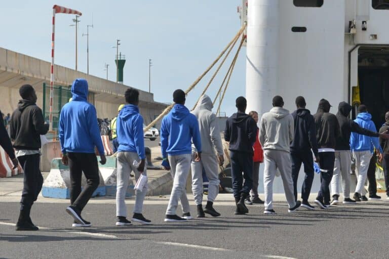 Crece la preocupación y la inquietud por la inmigración: casi el 60% de los españoles considera que hay «demasiados» extranjeros