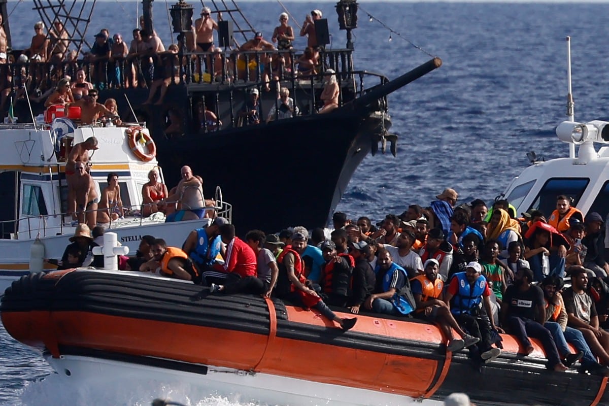 Más de 1.000 inmigrantes ilegales llegan a la isla italiana de Lampedusa en sólo 24 horas