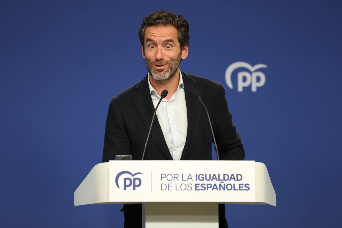 El PP invita a los militantes socialistas a acudir a su acto de Madrid mientras mantiene la distancia con VOX