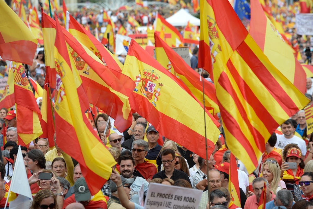 Banderas de España en Barcelona. Europa Press.