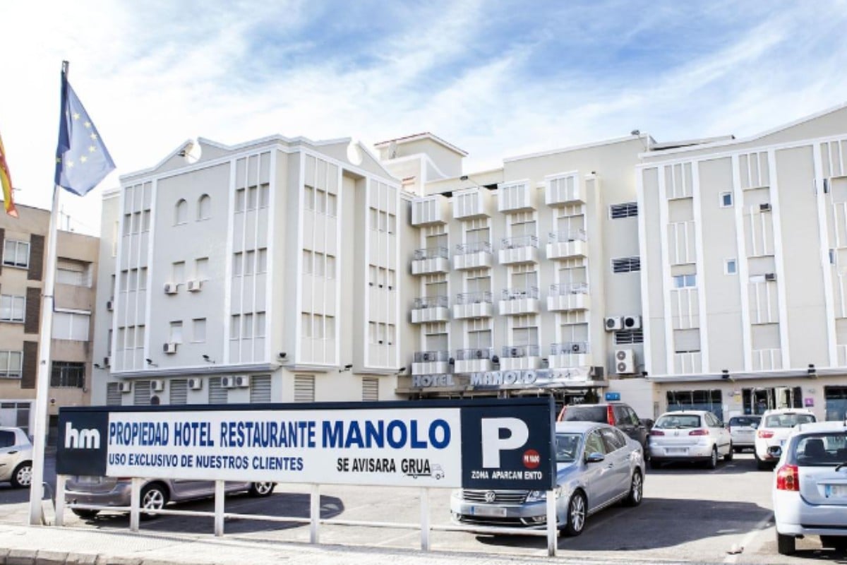 El Gobierno aloja a un centenar de inmigrantes ilegales en un céntrico hotel de Cartagena