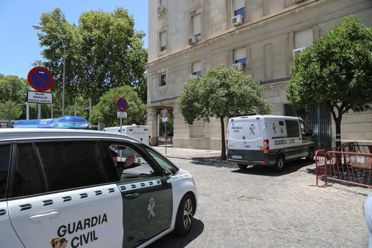 La Audiencia de Sevilla no envía a prisión a los cuatro jóvenes que mataron a golpes a un hombre en Aznalcóllar en 2020