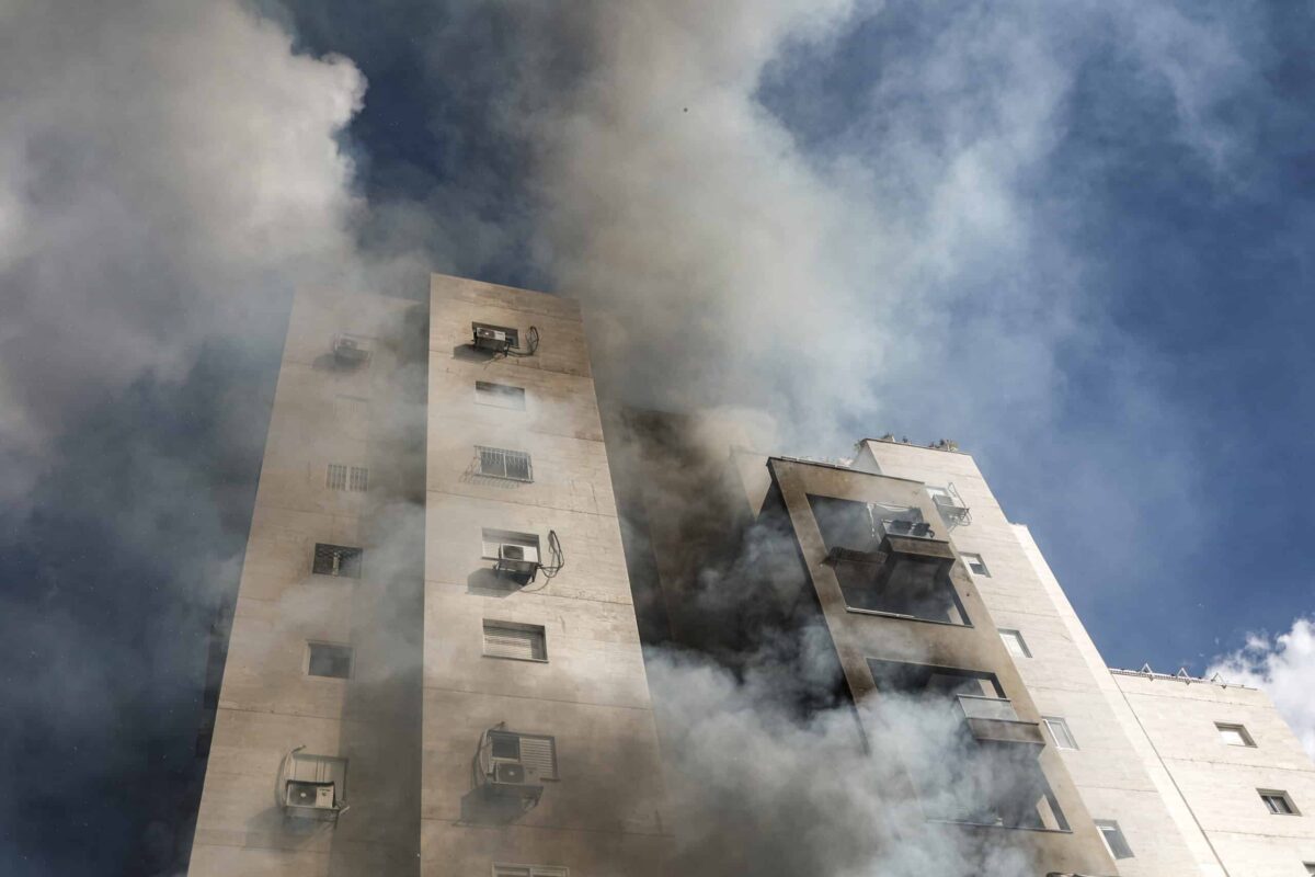 Israel confirma que los terroristas han tomado como rehenes a civiles y militares cerca de la Franja de Gaza