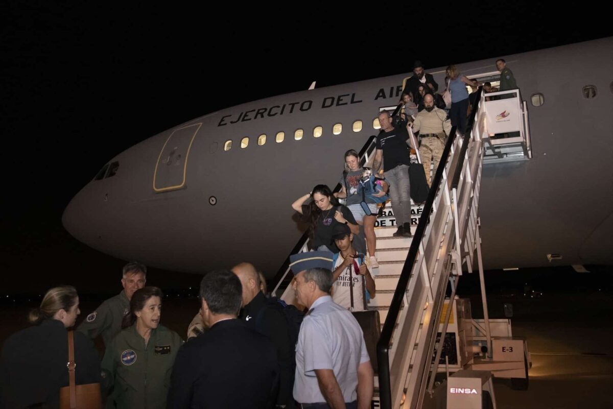 Aterriza en Madrid el primer avión militar con más de 200 evacuados desde Israel