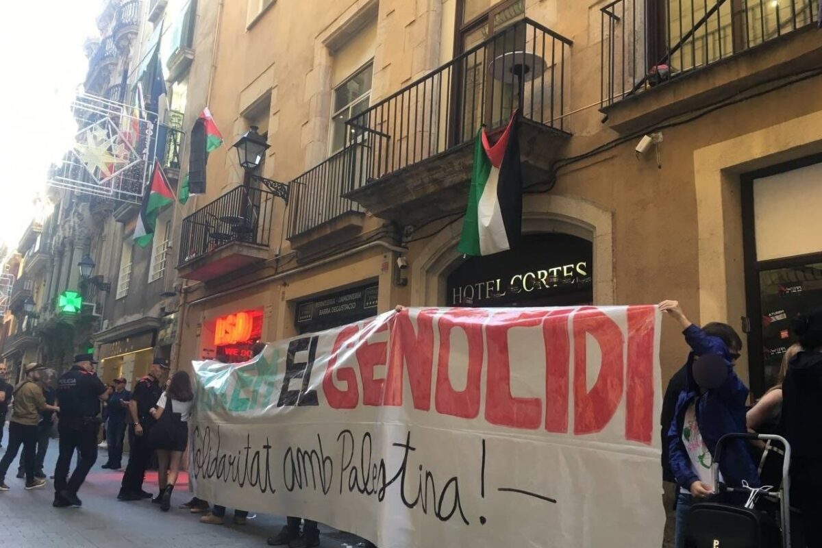 La Embajada de Israel en España condena el vandalismo en un hotel de Barcelona: «Es brutal y antisemita»
