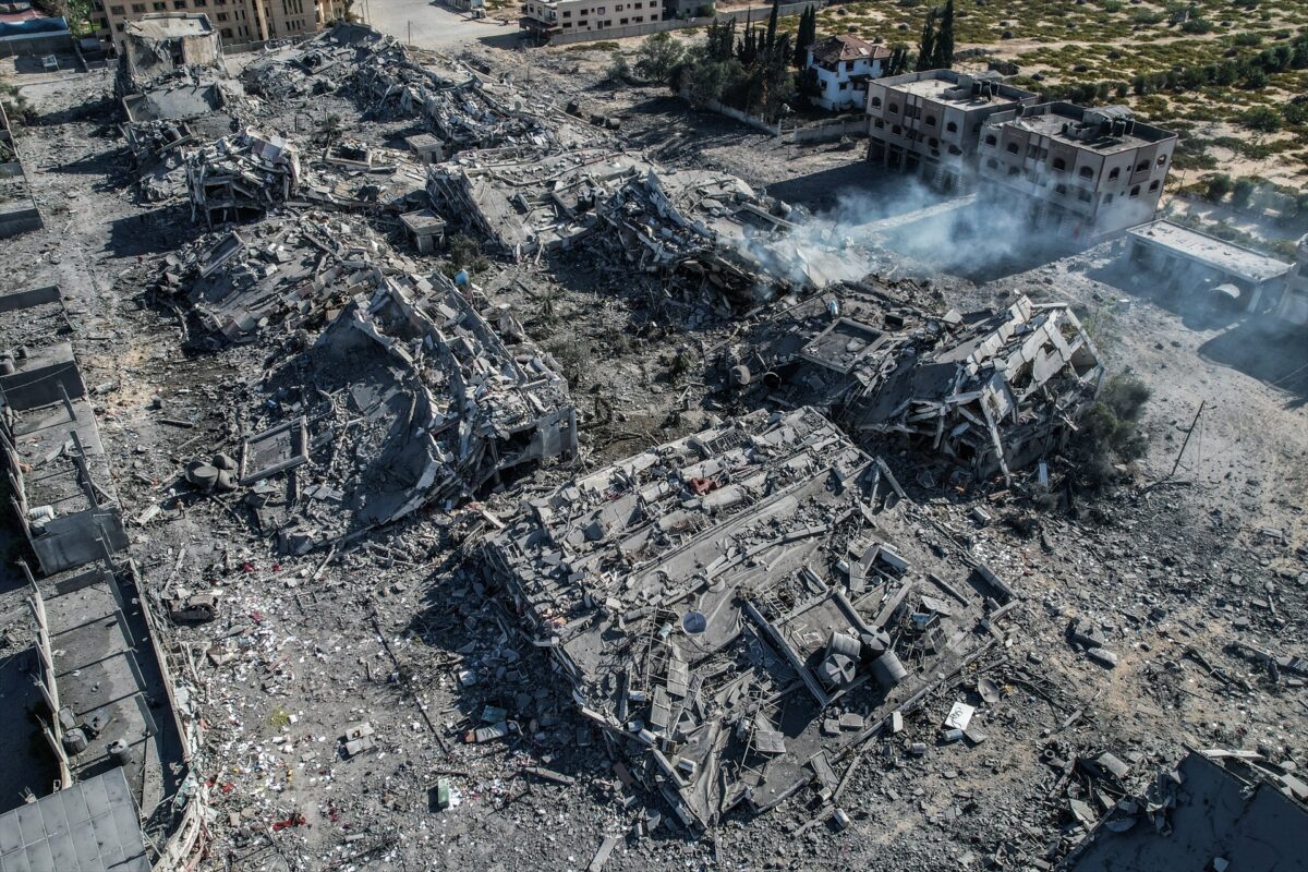 Más de 400 palestinos muertos por bombardeos israelíes contra Gaza durante el domingo