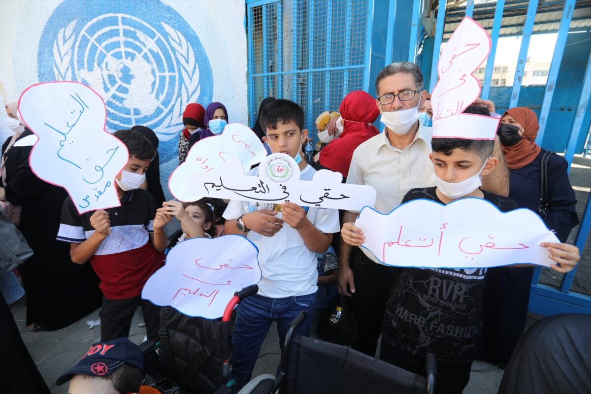 UNICEF envía a Gaza 44.000 botellas de agua en el primer convoy humanitario por el paso de Rafá