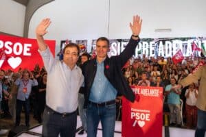 Sánchez con Fernández Vara este sábado. Europa Press.