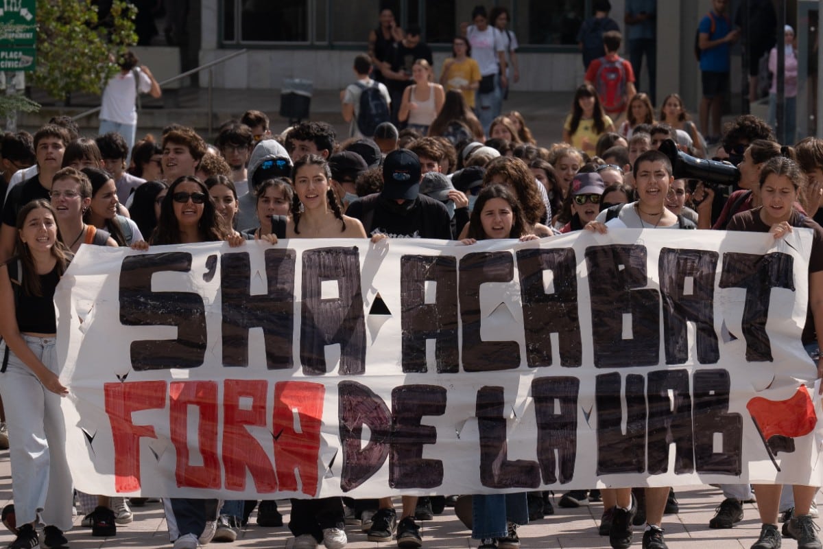 La violencia separatista contra S’ha Acabat: «Pim, pam, pum… que no quede ni uno»