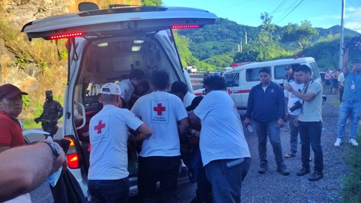 Al menos nueve muertos tras un accidente de un autobús en El Salvador