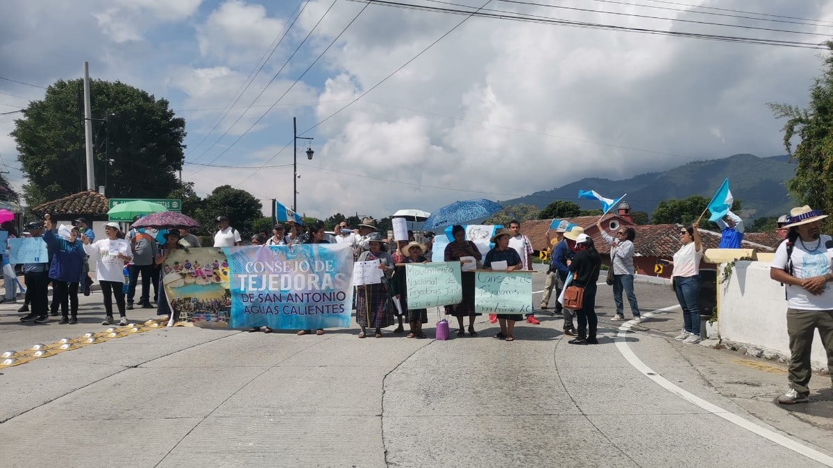 Guatemala registra casi 30 bloqueos en su quinto día consecutivo de protestas