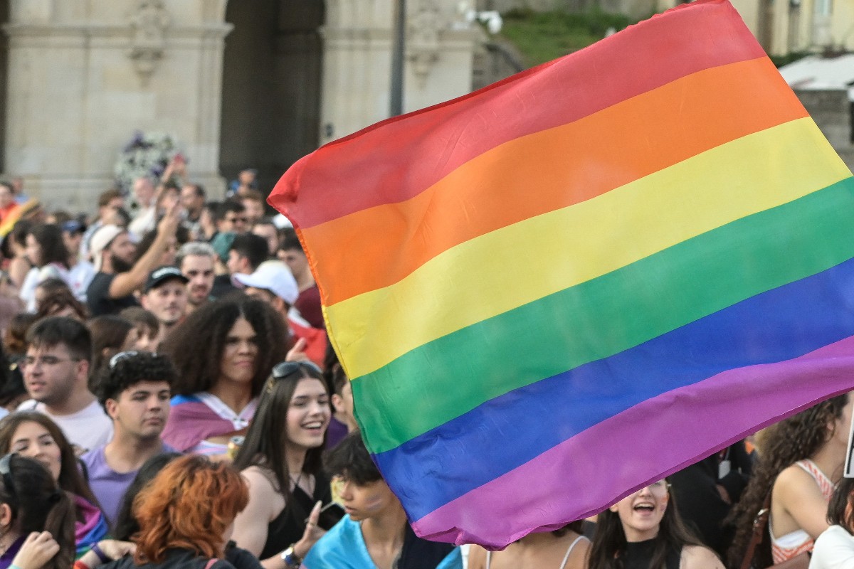 La Comisión Europea señala en un informe que falta más adoctrinamiento LGTBI en los colegios españoles