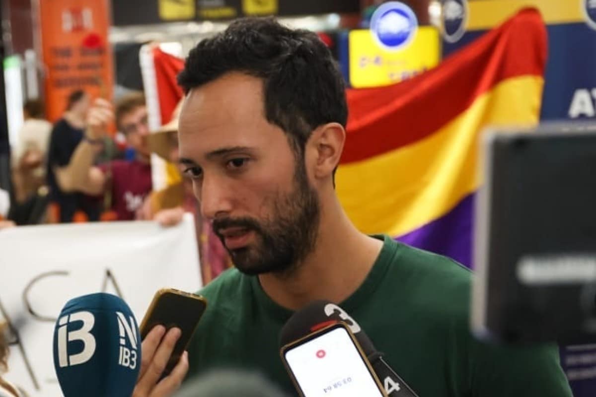 El rapero Valtonyc elogia al PSOE y a Sumar por hacer «líder» a Puigdemont con sus reuniones