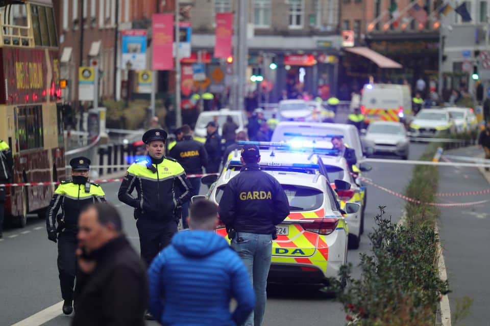 Cientos de irlandeses toman el centro de Dublín al conocer que el autor del apuñalamiento múltiple es argelino
