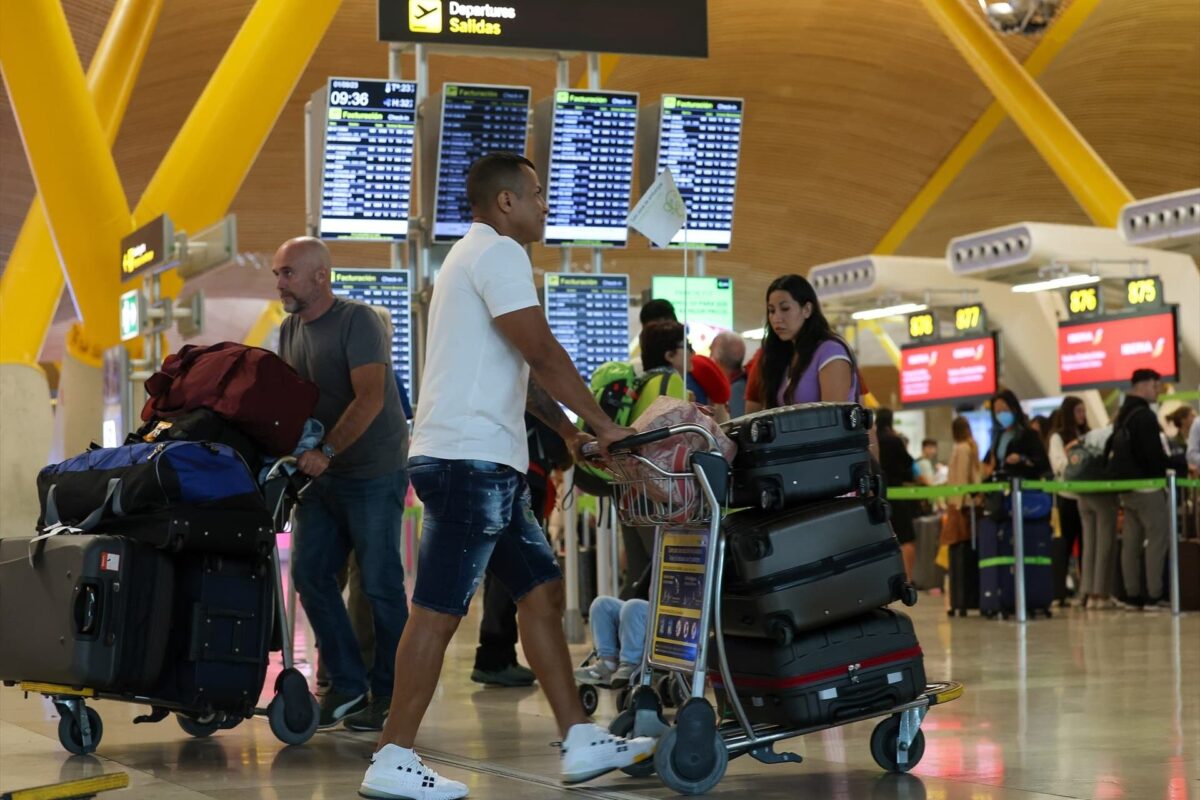 Aumenta el éxodo de españoles: la emigración asciende un 74,5%