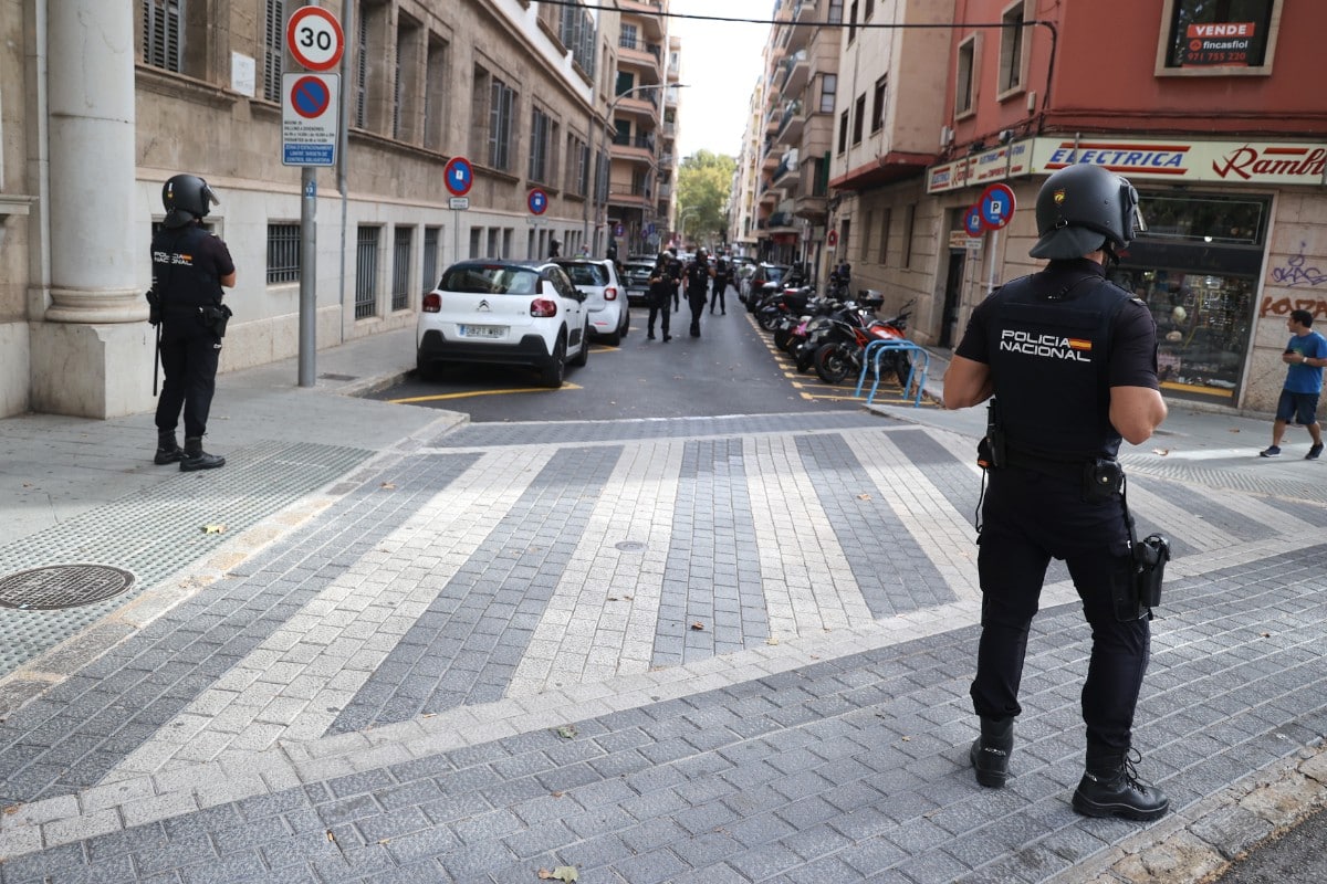 La Policía detiene en Baleares a dos inmigrantes ilegales de origen marroquí y argelino tras propinar una paliza a un hombre para robarle