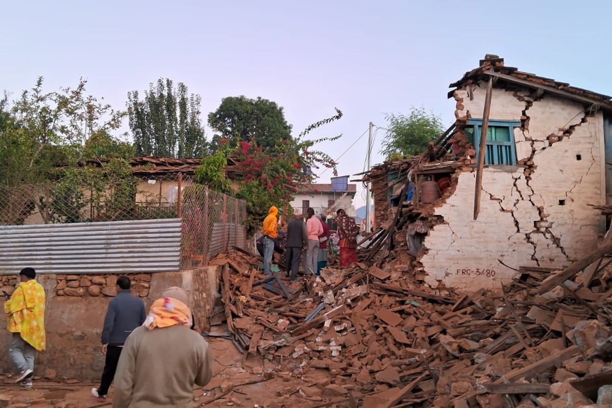 Al menos 136 muertos por un terremoto de magnitud 6,4 en Nepal