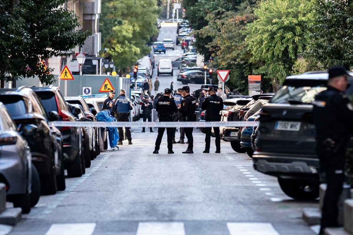 Un ciudadano entrega a la Policía un pen drive con información sobre el atentado contra Vidal-Quadras