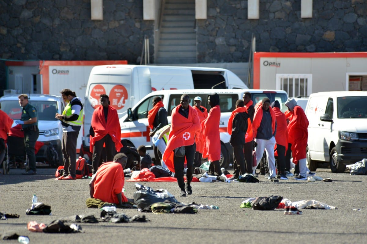 Más de 120 inmigrantes llegan a Tenerife y Gran Canaria a bordo de tres pateras en las últimas horas