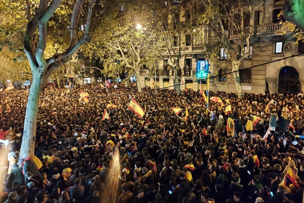Miles de españoles vuelven a Ferraz: «Marlaska no nos va a amedrentar, España se defiende»