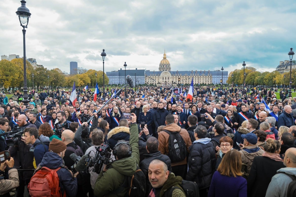 Le Pen marcha contra el antisemitismo en Francia y señala a Mélenchon por no condenar a Hamás
