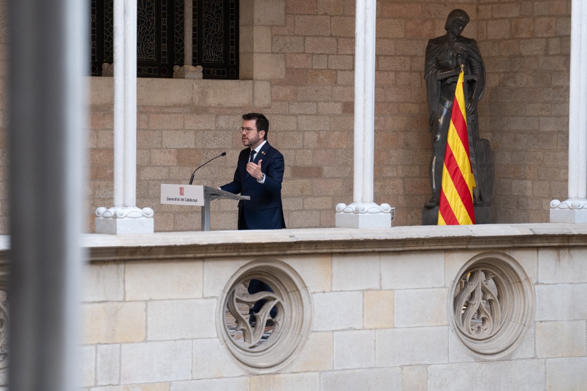 El president de la Generalitat de Catalunya, Pere Aragonès, comparece sin la bandera de España. Europa Press.
