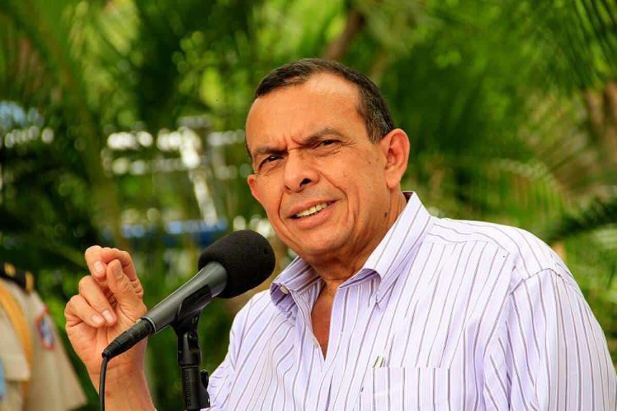 La Justicia de Honduras prohíbe salir del país al expresidente Porfirio Lobo