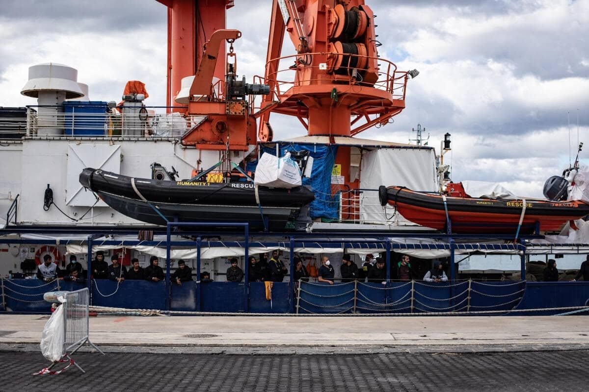 Italia bloquea el barco de una ONG alemana dedicada al rescate de inmigrantes ilegales