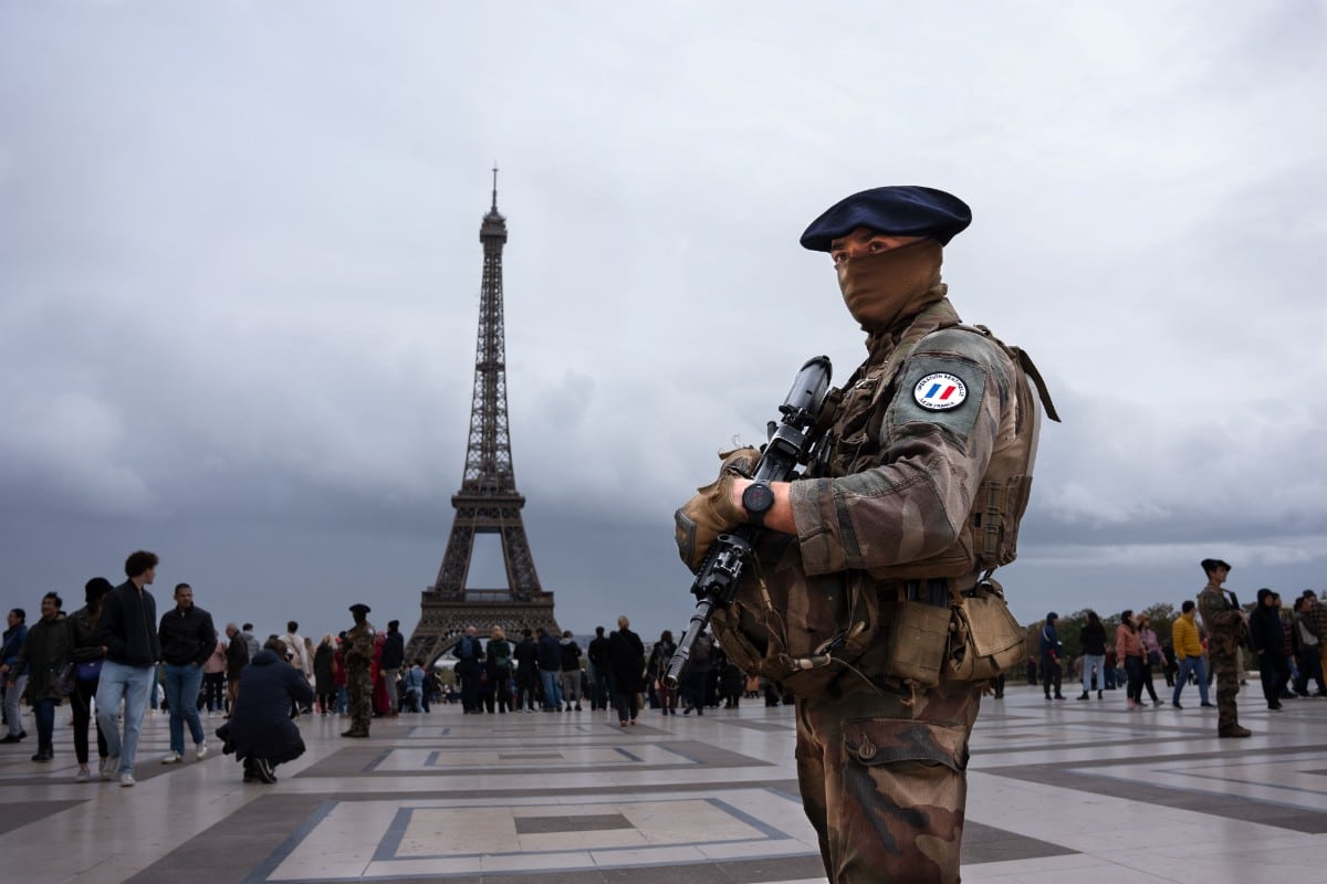 Ataque terrorista en París: un hombre mata a una persona y hiere a otra al grito de «Allah akbar»