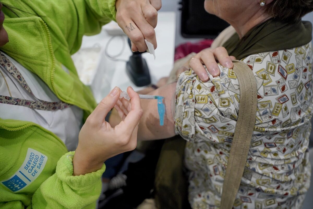 El Gobierno se desentiende de los afectados por la vacuna de AstraZeneca: «No es nuestra competencia»