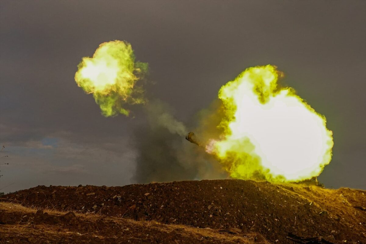 Israel ataca con artillería posiciones de Hezbolá en Líbano tras el lanzamiento de varios proyectiles
