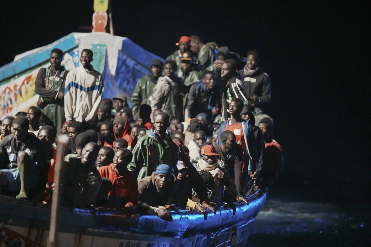 Más de 200 inmigrantes ilegales llegan a Canarias durante la última noche